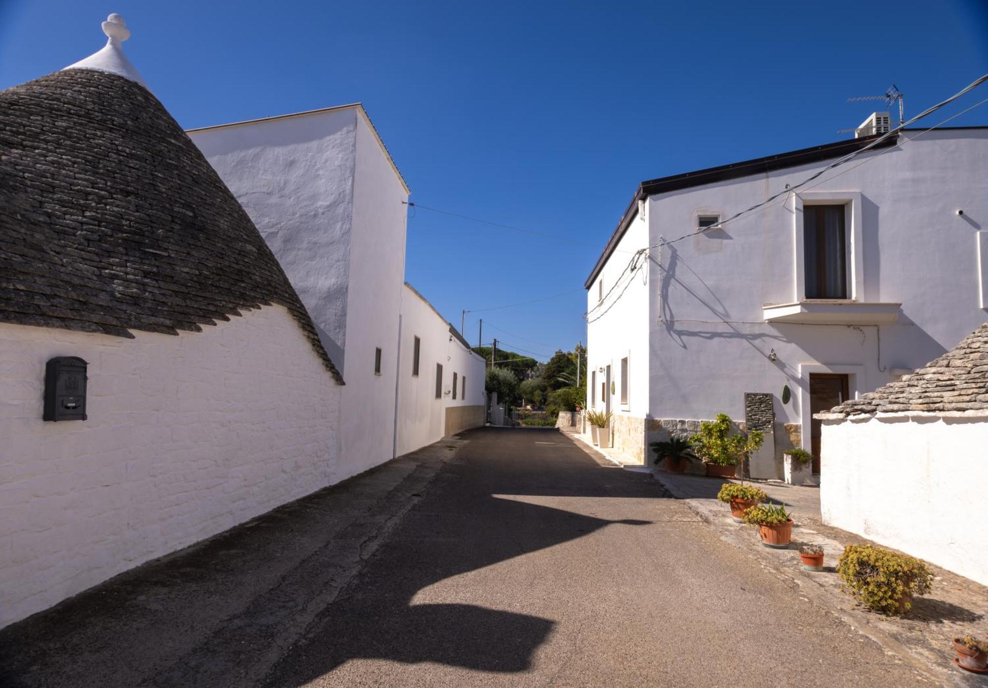 Villa With Trullo And Pool, Alberobello Exteriör bild