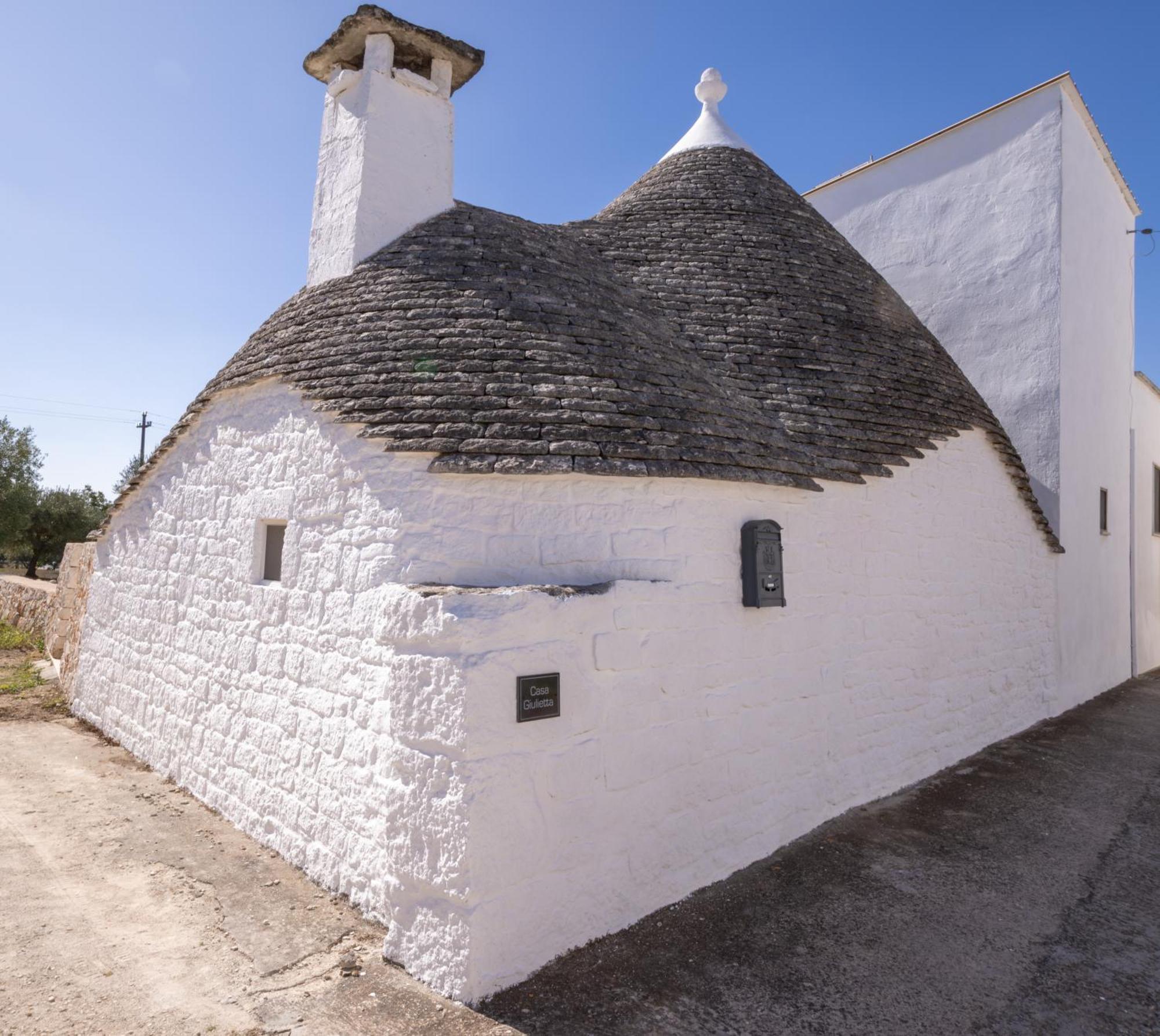 Villa With Trullo And Pool, Alberobello Exteriör bild