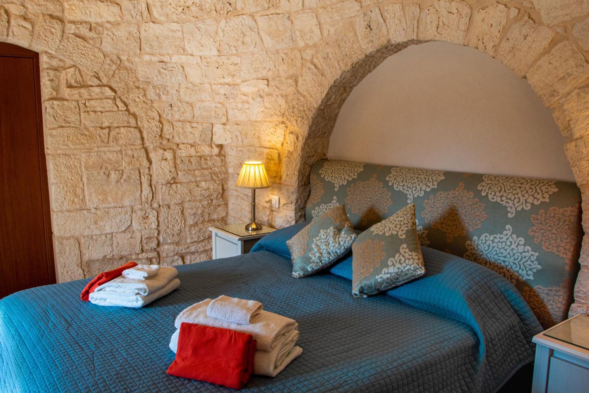 Villa With Trullo And Pool, Alberobello Exteriör bild