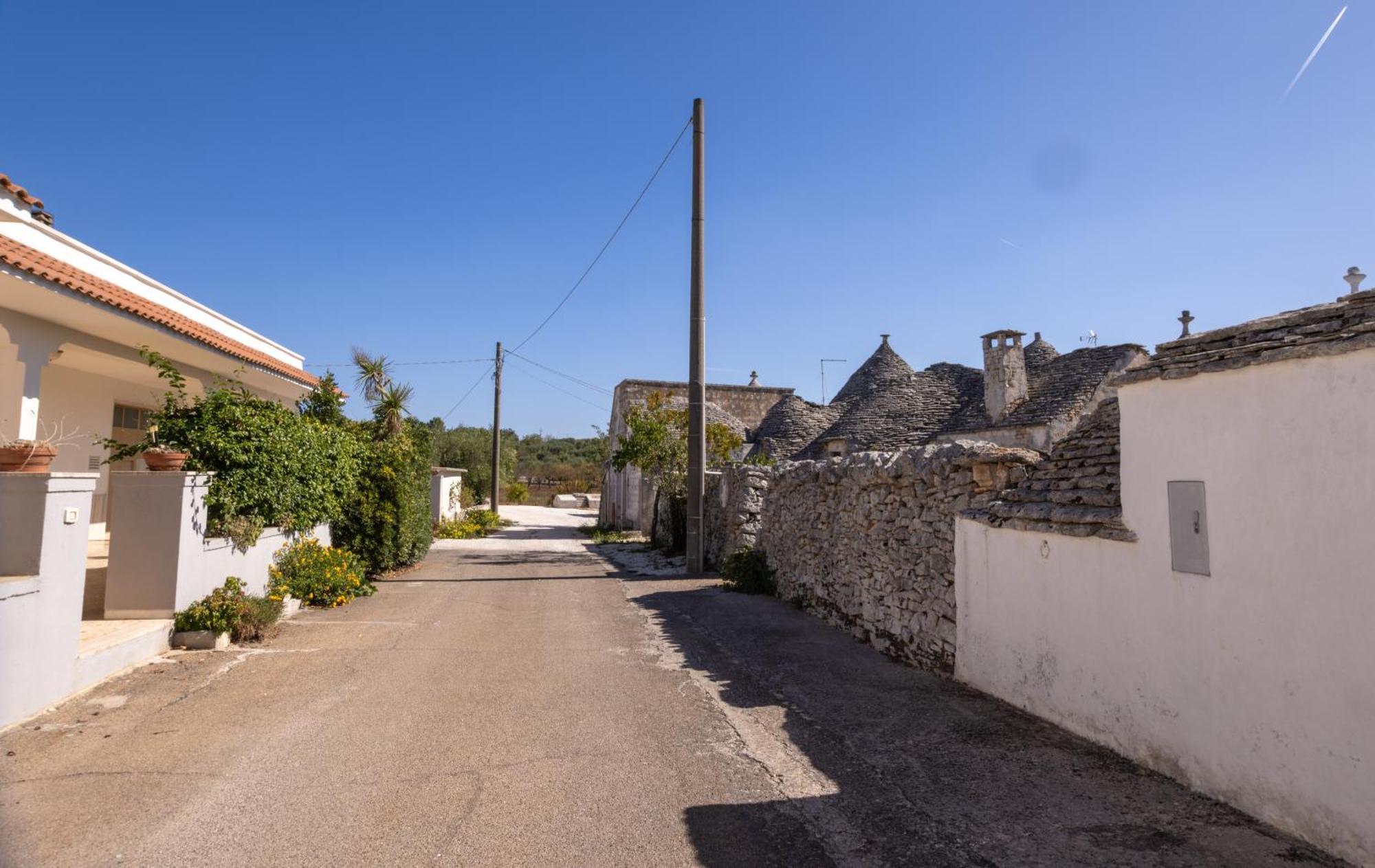 Villa With Trullo And Pool, Alberobello Exteriör bild